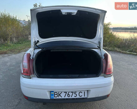 Белый Ситроен С4, объемом двигателя 1.6 л и пробегом 227 тыс. км за 4850 $, фото 5 на Automoto.ua