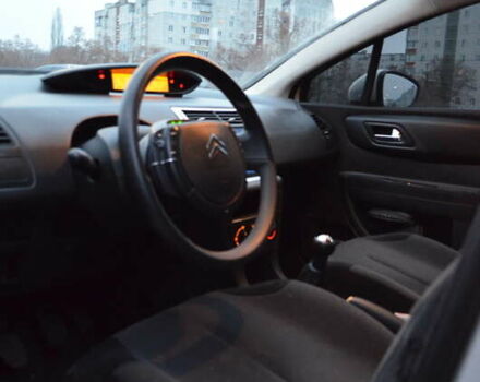 Белый Ситроен С4, объемом двигателя 1.4 л и пробегом 188 тыс. км за 6500 $, фото 4 на Automoto.ua