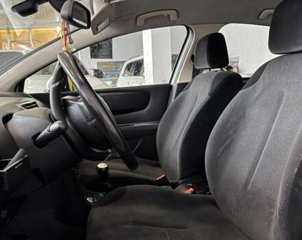 Белый Ситроен С4, объемом двигателя 1.6 л и пробегом 255 тыс. км за 5700 $, фото 8 на Automoto.ua