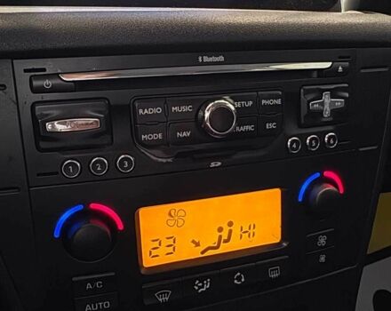 Белый Ситроен С4, объемом двигателя 1.6 л и пробегом 255 тыс. км за 5700 $, фото 14 на Automoto.ua