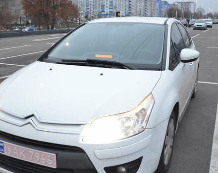 Белый Ситроен С4, объемом двигателя 1.4 л и пробегом 188 тыс. км за 6500 $, фото 1 на Automoto.ua