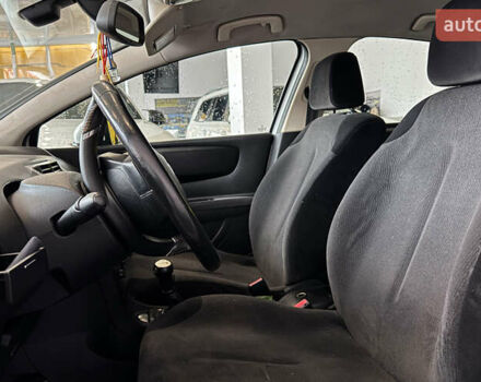 Білий Сітроен С4, об'ємом двигуна 1.56 л та пробігом 255 тис. км за 5700 $, фото 8 на Automoto.ua