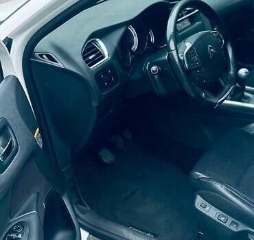 Белый Ситроен С4, объемом двигателя 1.6 л и пробегом 170 тыс. км за 6900 $, фото 14 на Automoto.ua