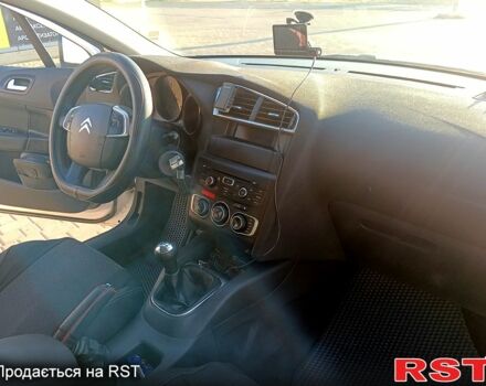Белый Ситроен С4, объемом двигателя 1.6 л и пробегом 156 тыс. км за 7200 $, фото 2 на Automoto.ua