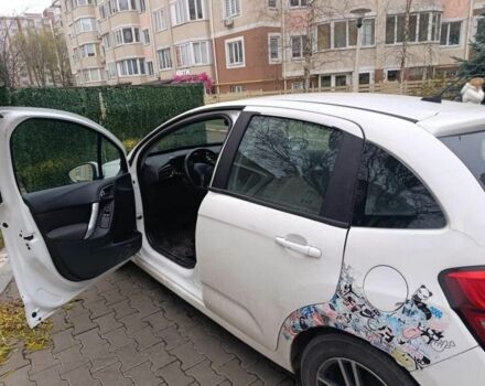 Белый Ситроен С4, объемом двигателя 1.4 л и пробегом 141 тыс. км за 3900 $, фото 2 на Automoto.ua