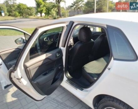 Білий Сітроен С4, об'ємом двигуна 1.59 л та пробігом 264 тис. км за 6800 $, фото 5 на Automoto.ua