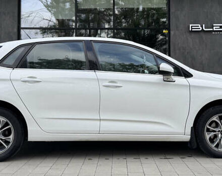 Белый Ситроен С4, объемом двигателя 1.6 л и пробегом 137 тыс. км за 8500 $, фото 2 на Automoto.ua