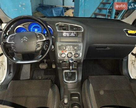 Белый Ситроен С4, объемом двигателя 1.6 л и пробегом 215 тыс. км за 7300 $, фото 5 на Automoto.ua