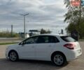 Белый Ситроен С4, объемом двигателя 1.6 л и пробегом 300 тыс. км за 4600 $, фото 6 на Automoto.ua