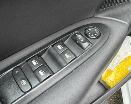 Белый Ситроен С4, объемом двигателя 1.56 л и пробегом 265 тыс. км за 7500 $, фото 7 на Automoto.ua