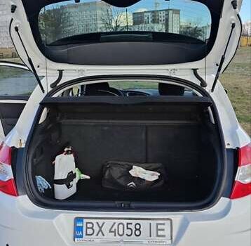 Белый Ситроен С4, объемом двигателя 1.6 л и пробегом 205 тыс. км за 6500 $, фото 23 на Automoto.ua