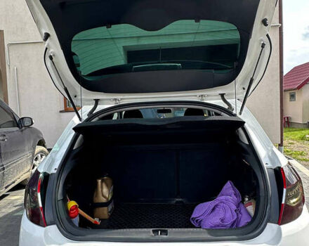 Белый Ситроен С4, объемом двигателя 1.56 л и пробегом 280 тыс. км за 7200 $, фото 4 на Automoto.ua