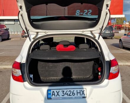 Белый Ситроен С4, объемом двигателя 1.6 л и пробегом 242 тыс. км за 5500 $, фото 4 на Automoto.ua