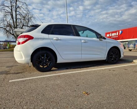 Белый Ситроен С4, объемом двигателя 1.6 л и пробегом 242 тыс. км за 5500 $, фото 1 на Automoto.ua