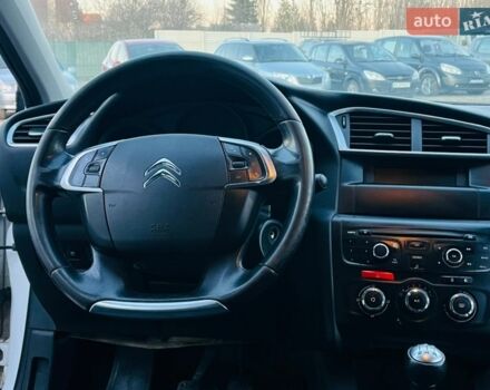 Белый Ситроен С4, объемом двигателя 1.6 л и пробегом 190 тыс. км за 5500 $, фото 14 на Automoto.ua