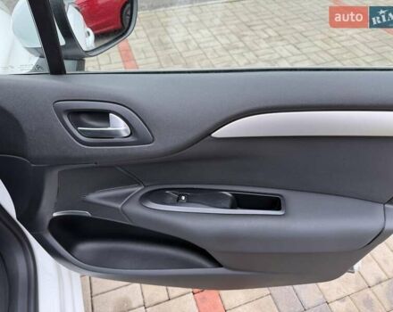 Белый Ситроен С4, объемом двигателя 1.59 л и пробегом 120 тыс. км за 7500 $, фото 36 на Automoto.ua