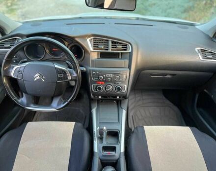 Белый Ситроен С4, объемом двигателя 1.6 л и пробегом 200 тыс. км за 8500 $, фото 4 на Automoto.ua