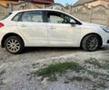 Белый Ситроен С4, объемом двигателя 1.6 л и пробегом 200 тыс. км за 8500 $, фото 1 на Automoto.ua