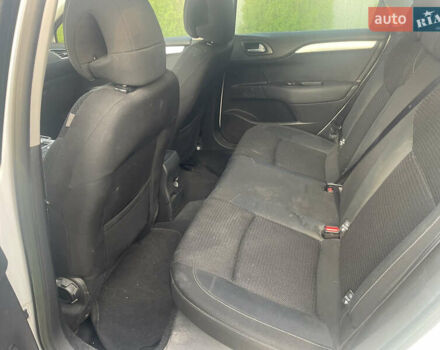 Белый Ситроен С4, объемом двигателя 1.59 л и пробегом 219 тыс. км за 8200 $, фото 4 на Automoto.ua