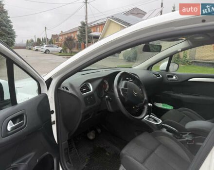 Белый Ситроен С4, объемом двигателя 1.6 л и пробегом 105 тыс. км за 9900 $, фото 6 на Automoto.ua