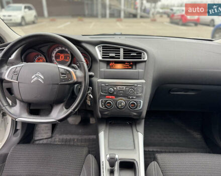 Белый Ситроен С4, объемом двигателя 1.56 л и пробегом 185 тыс. км за 8800 $, фото 9 на Automoto.ua