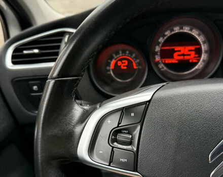 Белый Ситроен С4, объемом двигателя 1.6 л и пробегом 105 тыс. км за 9900 $, фото 7 на Automoto.ua