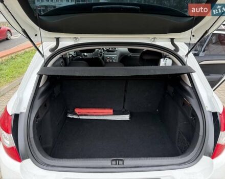 Белый Ситроен С4, объемом двигателя 1.59 л и пробегом 120 тыс. км за 7500 $, фото 9 на Automoto.ua