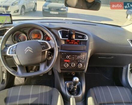 Ситроен С4 2013 в Тернополе на Automoto.ua Белый Ситроен С4, объемом двигателя 1.56 л и пробегом 267 тыс. км за 7250 $, фото 12 на Automoto.ua