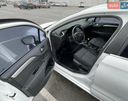 Белый Ситроен С4, объемом двигателя 1.56 л и пробегом 183 тыс. км за 6000 $, фото 8 на Automoto.ua