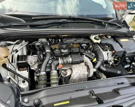 Белый Ситроен С4, объемом двигателя 1.56 л и пробегом 270 тыс. км за 5700 $, фото 2 на Automoto.ua