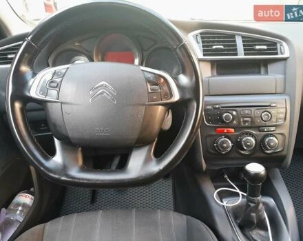 Белый Ситроен С4, объемом двигателя 1.56 л и пробегом 255 тыс. км за 6500 $, фото 4 на Automoto.ua