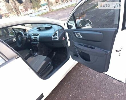 Ситроен С4 2007 в Ужгороде на Automoto.ua Белый Ситроен С4, объемом двигателя 1.6 л и пробегом 310 тыс. км за 4500 $, фото 6 на Automoto.ua