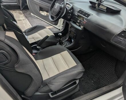 Белый Ситроен С4, объемом двигателя 1.6 л и пробегом 316 тыс. км за 3499 $, фото 3 на Automoto.ua