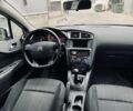 Белый Ситроен С4, объемом двигателя 1.6 л и пробегом 220 тыс. км за 5500 $, фото 16 на Automoto.ua