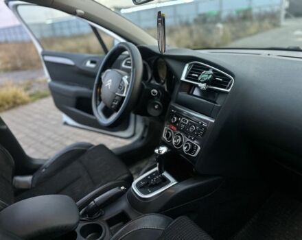 Белый Ситроен С4, объемом двигателя 1.6 л и пробегом 178 тыс. км за 6600 $, фото 11 на Automoto.ua