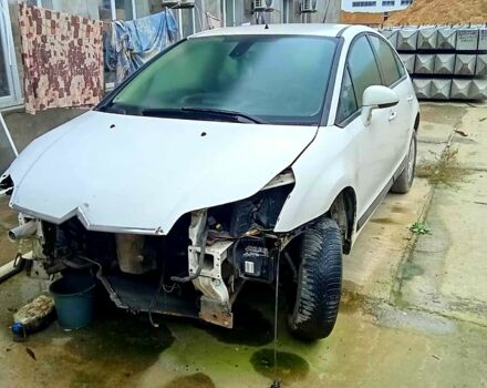 Белый Ситроен С4, объемом двигателя 1.6 л и пробегом 25 тыс. км за 2200 $, фото 1 на Automoto.ua