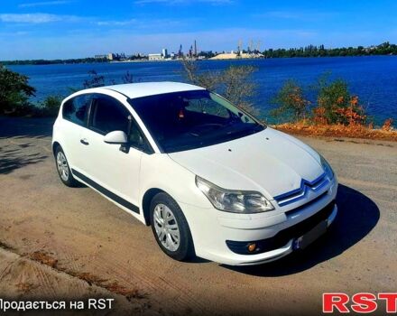 Белый Ситроен С4, объемом двигателя 1.6 л и пробегом 300 тыс. км за 3750 $, фото 1 на Automoto.ua