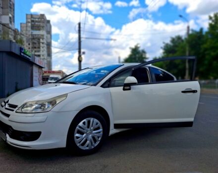 Белый Ситроен С4, объемом двигателя 1.6 л и пробегом 300 тыс. км за 4600 $, фото 1 на Automoto.ua