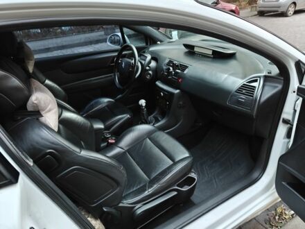 Белый Ситроен С4, объемом двигателя 1.6 л и пробегом 292 тыс. км за 2800 $, фото 1 на Automoto.ua