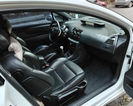 Белый Ситроен С4, объемом двигателя 1.6 л и пробегом 292 тыс. км за 2800 $, фото 1 на Automoto.ua