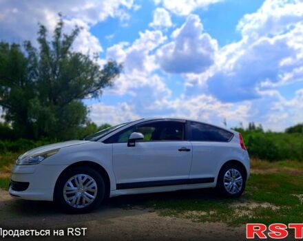 Белый Ситроен С4, объемом двигателя 1.6 л и пробегом 300 тыс. км за 3599 $, фото 1 на Automoto.ua