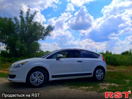 Белый Ситроен С4, объемом двигателя 1.6 л и пробегом 300 тыс. км за 3599 $, фото 1 на Automoto.ua