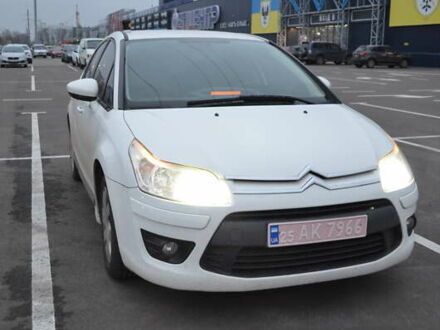 Белый Ситроен С4, объемом двигателя 1.4 л и пробегом 188 тыс. км за 6500 $, фото 1 на Automoto.ua