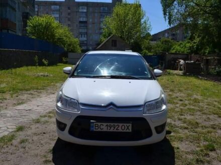 Белый Ситроен С4, объемом двигателя 1.6 л и пробегом 350 тыс. км за 4794 $, фото 1 на Automoto.ua