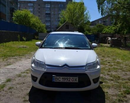 Белый Ситроен С4, объемом двигателя 1.6 л и пробегом 350 тыс. км за 4794 $, фото 1 на Automoto.ua