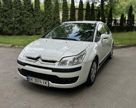 Белый Ситроен С4, объемом двигателя 1.36 л и пробегом 199 тыс. км за 4400 $, фото 1 на Automoto.ua
