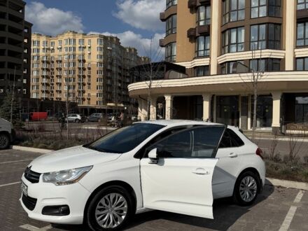 Белый Ситроен С4, объемом двигателя 1.6 л и пробегом 243 тыс. км за 6100 $, фото 1 на Automoto.ua