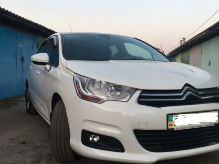 Белый Ситроен С4, объемом двигателя 1.6 л и пробегом 70 тыс. км за 8200 $, фото 1 на Automoto.ua