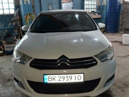 Белый Ситроен С4, объемом двигателя 1.6 л и пробегом 215 тыс. км за 7300 $, фото 1 на Automoto.ua