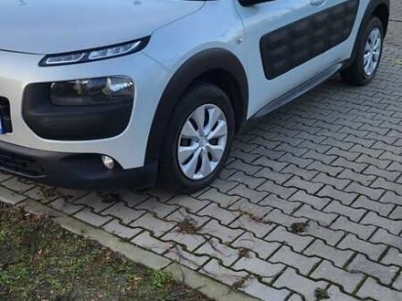 Белый Ситроен С4, объемом двигателя 1.6 л и пробегом 218 тыс. км за 9800 $, фото 1 на Automoto.ua